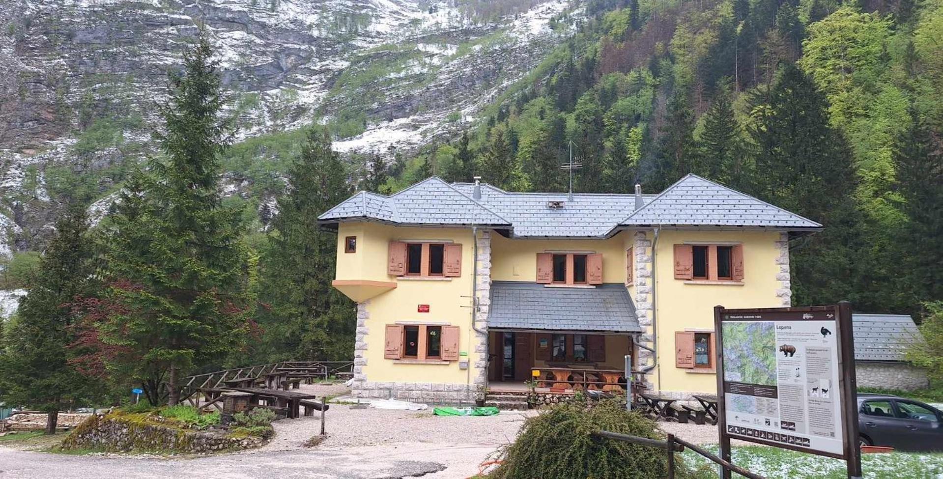 Dom Klementa Juga Hotel Lepena Bagian luar foto